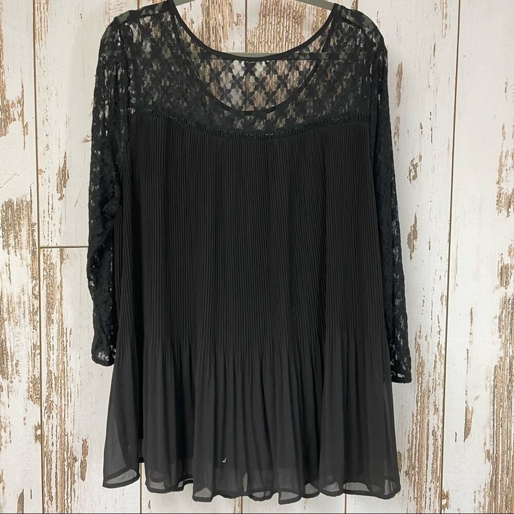 Adiva, Lacey Sleeve Blouse, Flowy. Size 2X. In excellent condition! - Picture 4 of 6
